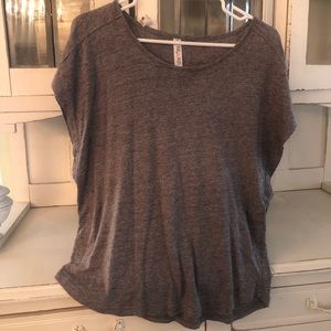Latched Mama Nursing Top in Oatmeal, Size Medium, EUC